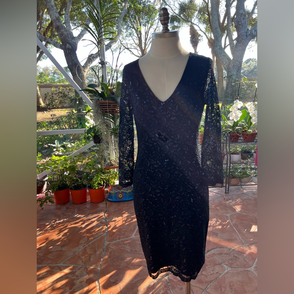 Banana Republic L'Wren Scott Size 2 Metallic
Midnight Blue Lace Dress